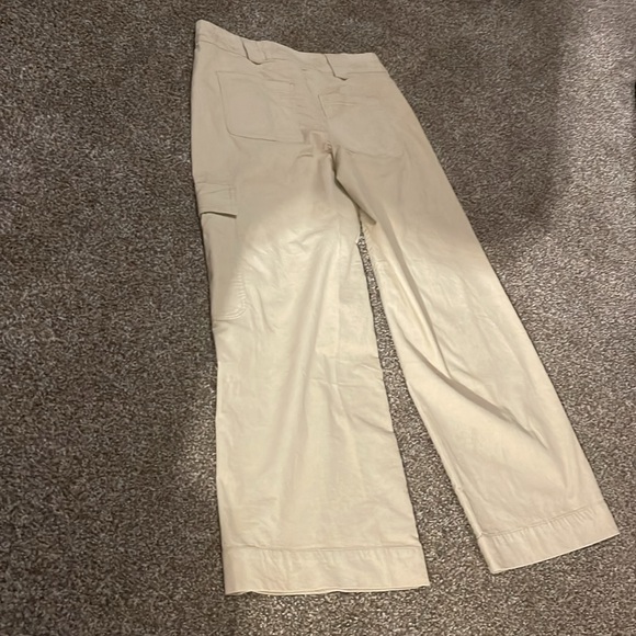 Time and Tru Women's Wide Leg Corduroy Cargo Pants, 30" Inseam, 8 natural tan - Picture 9 of 10
